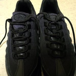 Nike Air Max GS "Triple Black"